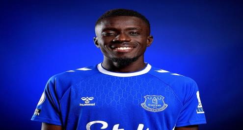 رسميًا.. إدريسا جانا جاي يعود إلى إيفرتون